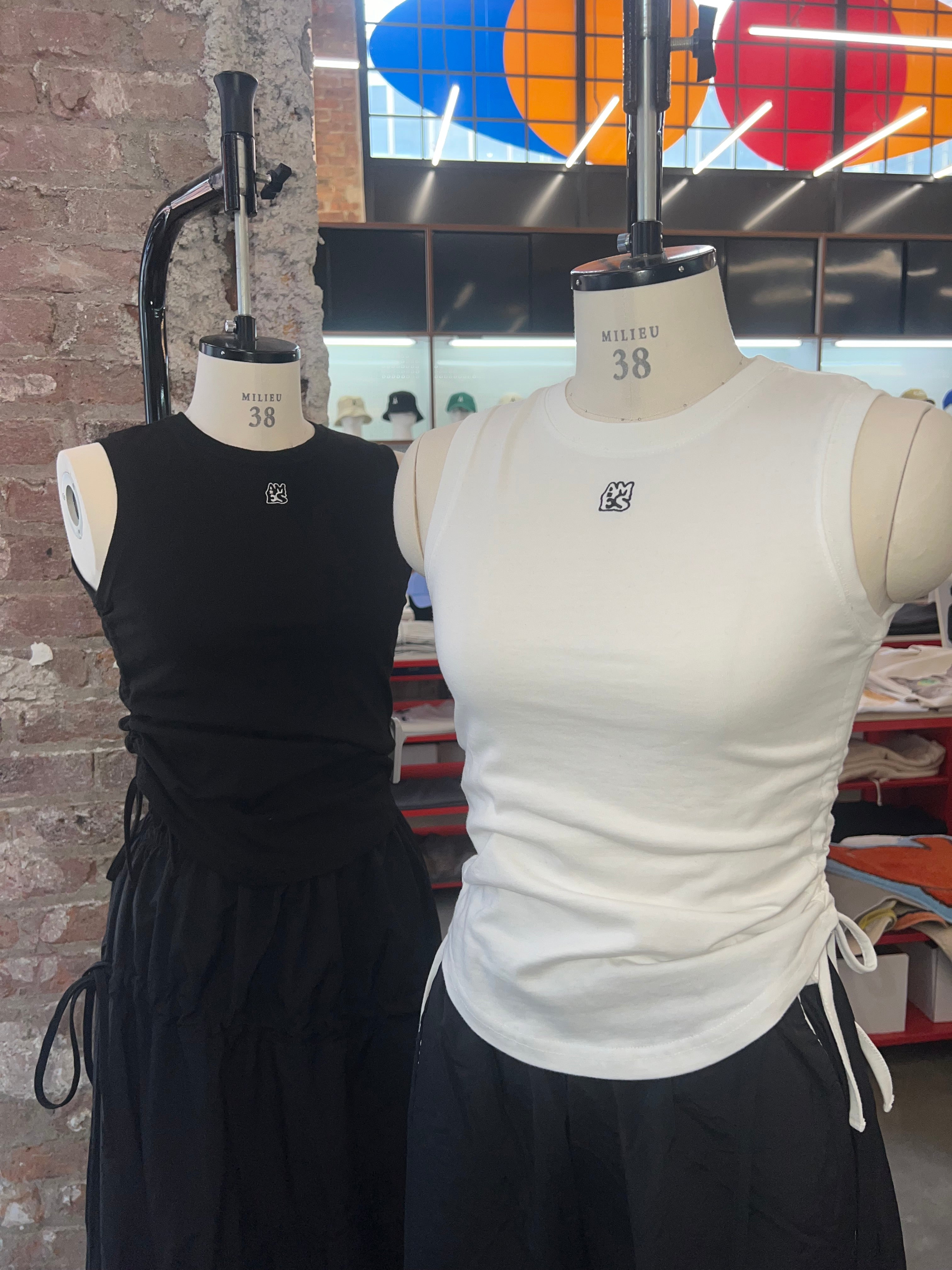 BASIC SMALL LOGO SLEEVELESS TEE