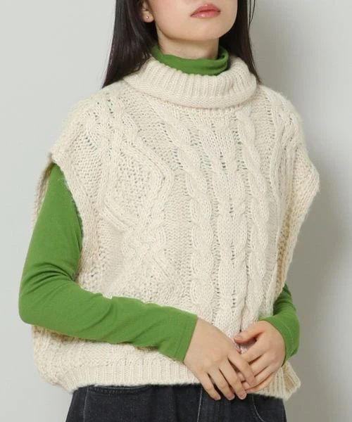 CABLE CROP TURTLENECK KNIT VEST