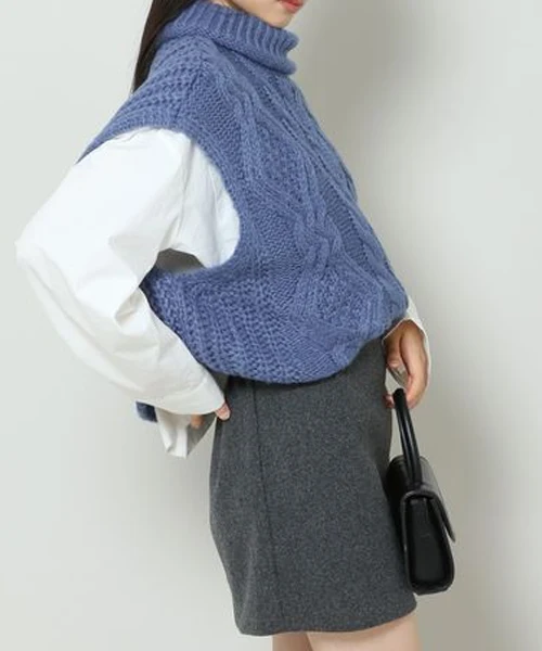 CABLE CROP TURTLENECK KNIT VEST - Image 7