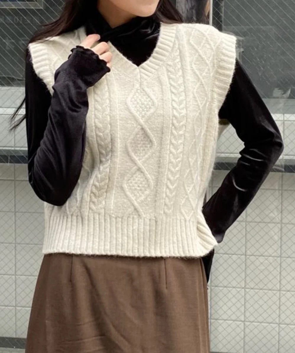 CLASSIC TWISTED KNIT VEST