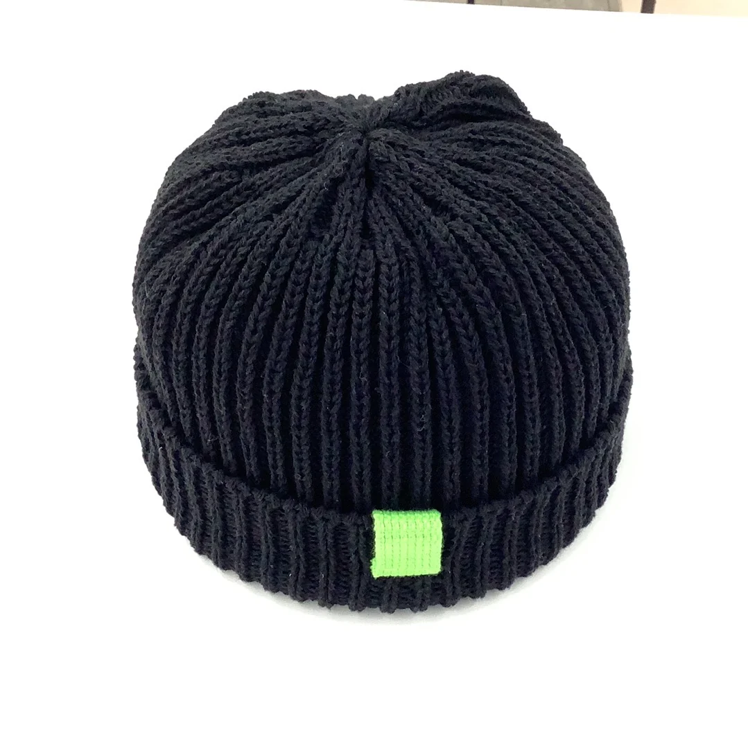CONTRAST POINT BEANIE