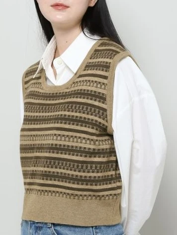UNIQUE PATTERN KNIT VEST - Image 2
